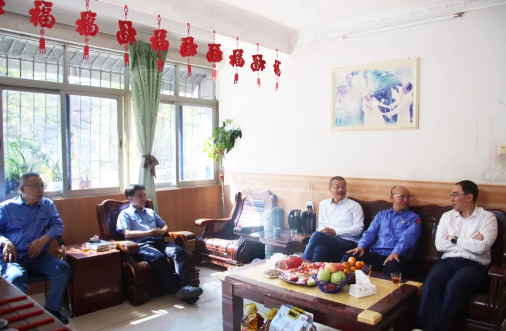 海南礦業(yè)開(kāi)展2026年春節(jié)“送溫暖”走訪慰問(wèn)活動(dòng)